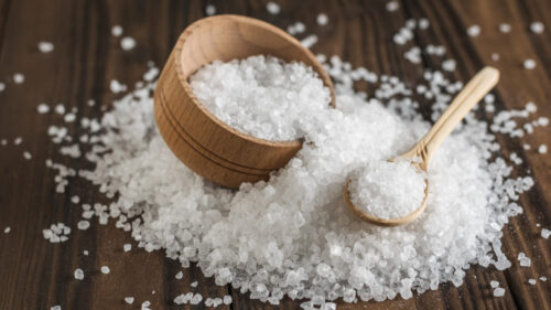 Como desentupir pia com sal grosso?